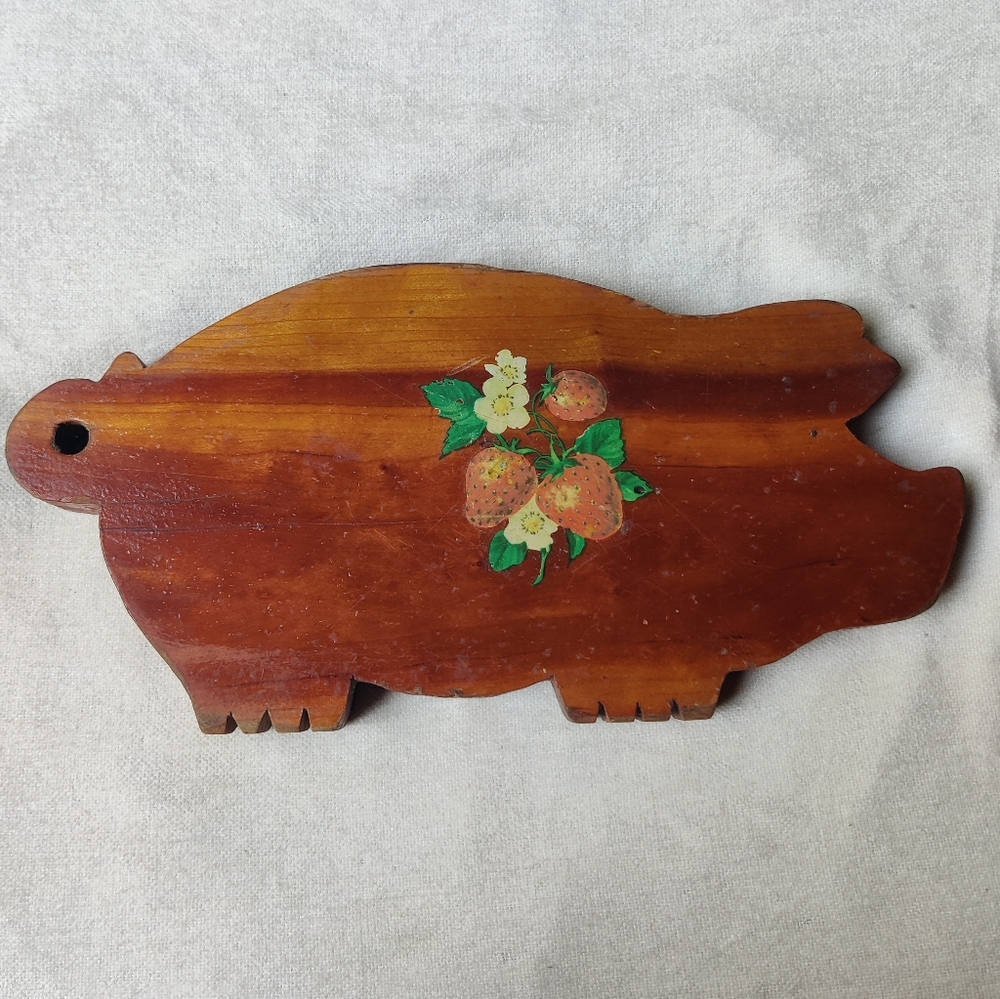 VTG Pig Shaped Cutting Board with Strawberries  14.5x7.25" Farmhouse Charcuterie
